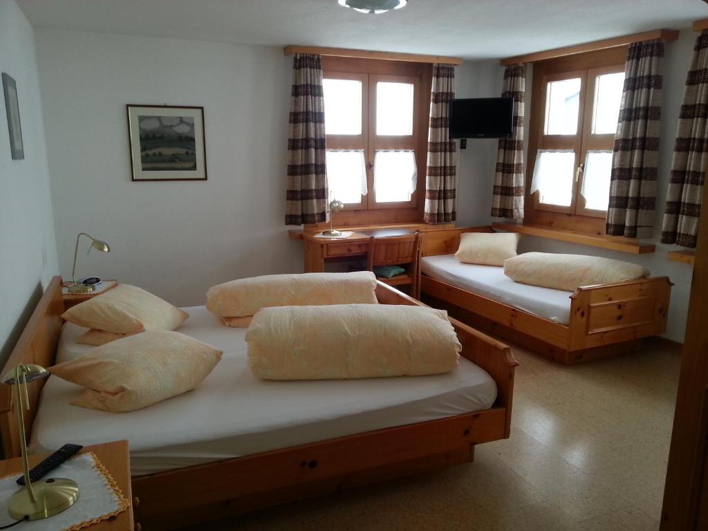 Hotel Chavalatsch Мюстаир Номер фото
